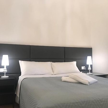 Motta Palace Apartments & Rooms Motta Sant' Anastasia Bagian luar foto