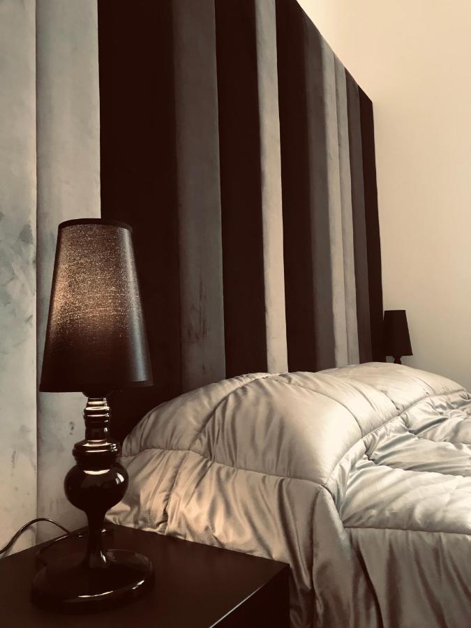 Motta Palace Apartments & Rooms Motta Sant' Anastasia Bagian luar foto