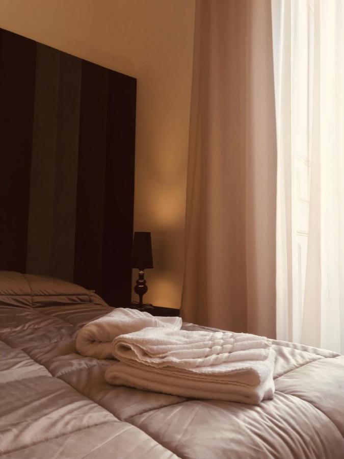 Motta Palace Apartments & Rooms Motta Sant' Anastasia Bagian luar foto