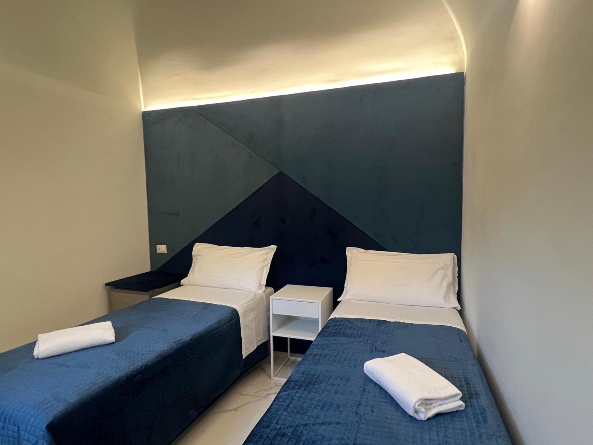 Motta Palace Apartments & Rooms Motta Sant' Anastasia Bagian luar foto